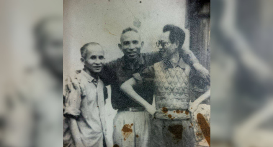  Yuen Chai Wan's students Tran thuc tien (left) and Ngo si quy (right) slide